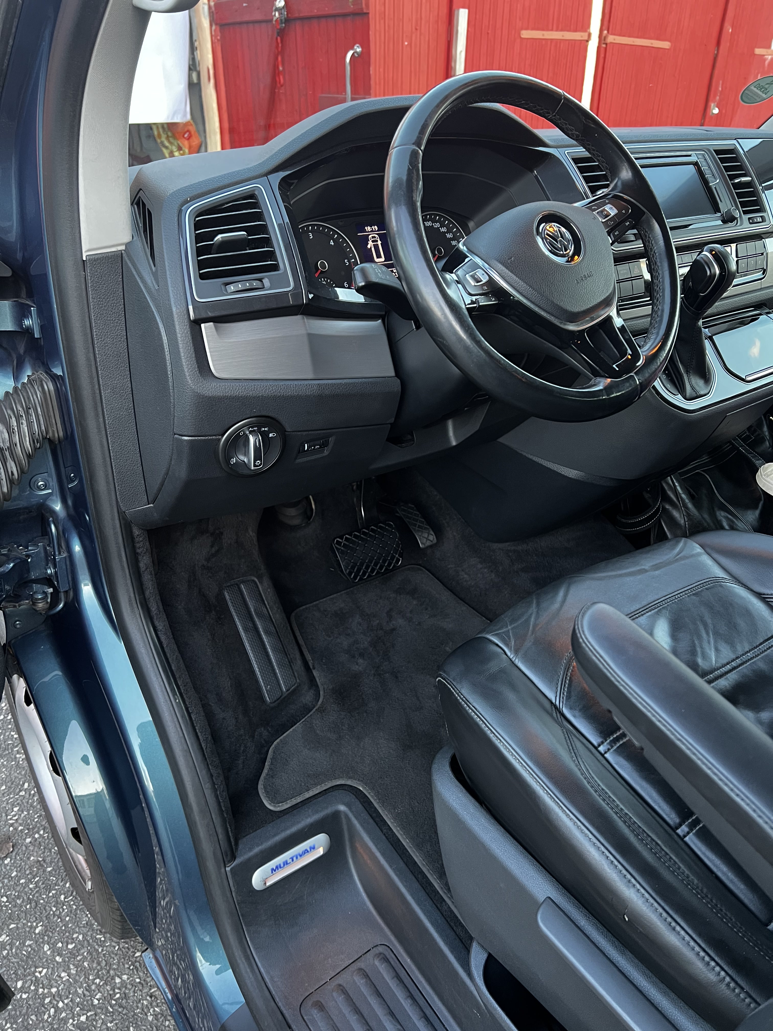 Innenraum nachher – VW Multivan Rücksitze sauber